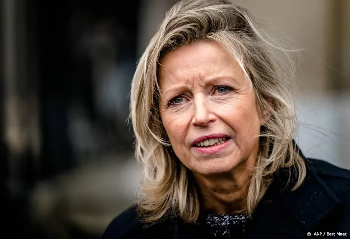 ollongren strenge sancties bij russische inval in oekraine