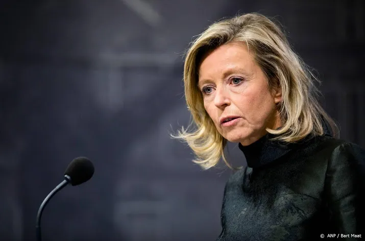 ollongren trekt grens bij nepnieuwsoverleg eu