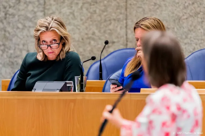 ollongren wil uitleg van limburg over baantjes