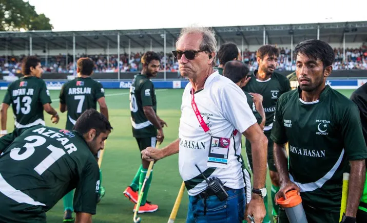 oltmans stopt als bondscoach pakistan