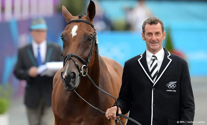 olympisch eventingkampioen geschorst wegens slaan paard