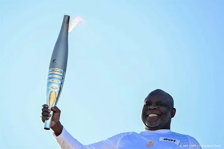 olympische vlam in marseille begonnen aan estafette naar parijs