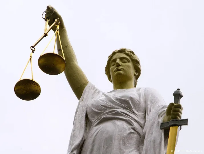 om cel voor 16 jarige jongen na messteek in rug 12 jarig meisje