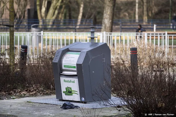 om eist 15 jaar jeugddetentie tegen ouders van baby in container