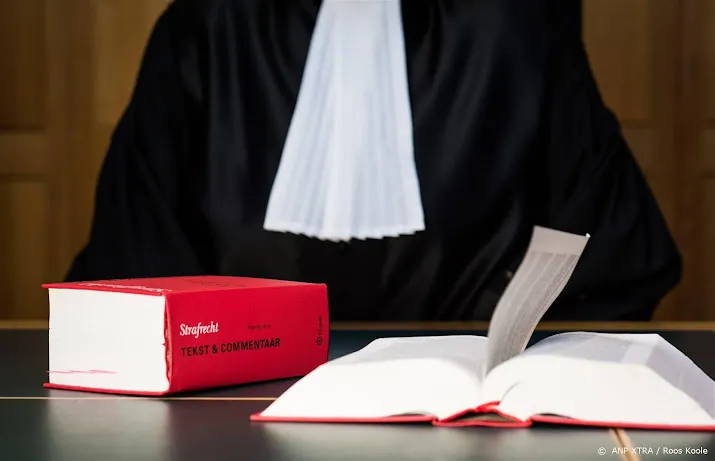 om eist 195 jaar cel tegen echtgenote voor moordplan oud ade
