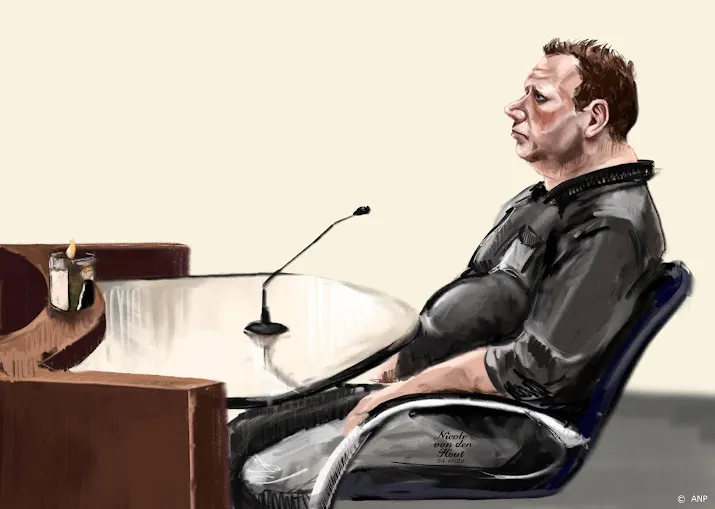 om eist 7 maanden cel tegen eigenaar dodelijke klaphamer