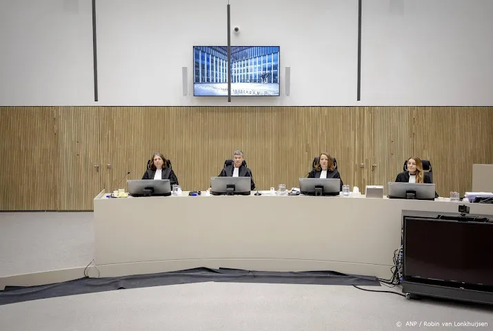 om eist levenslang tegen twee verdachten moord peter r de vries