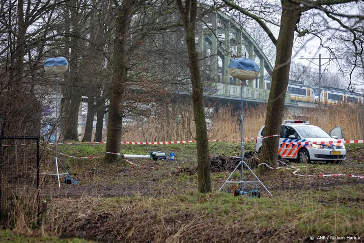 om gaat uit van moord of doodslag in zaak 14 jarig meisje almelo