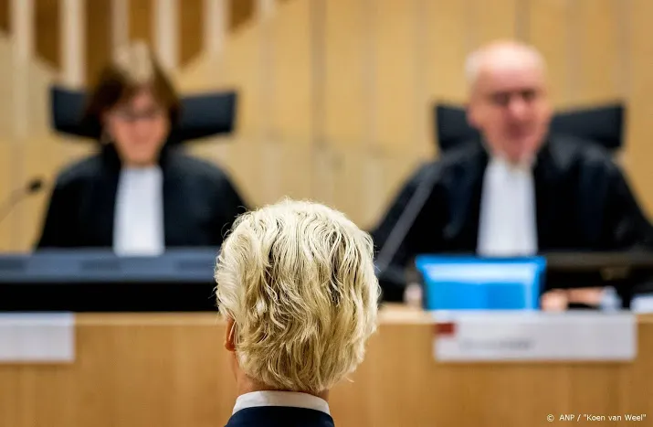 om herhaalt geen politieke beinvloeding bij vervolging wilders
