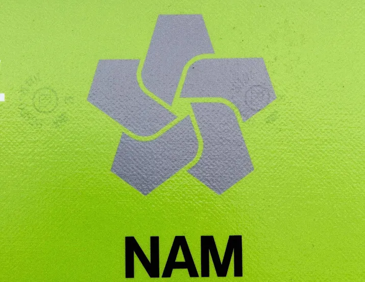 om legt lossen van schip met nam afval stil
