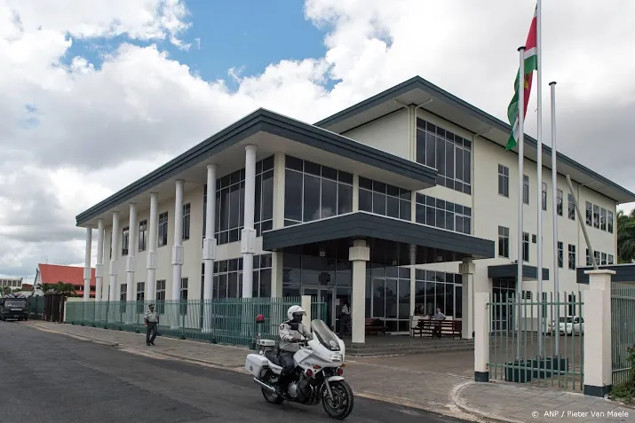 om suriname 4 en 6 jaar voor terreurbroers