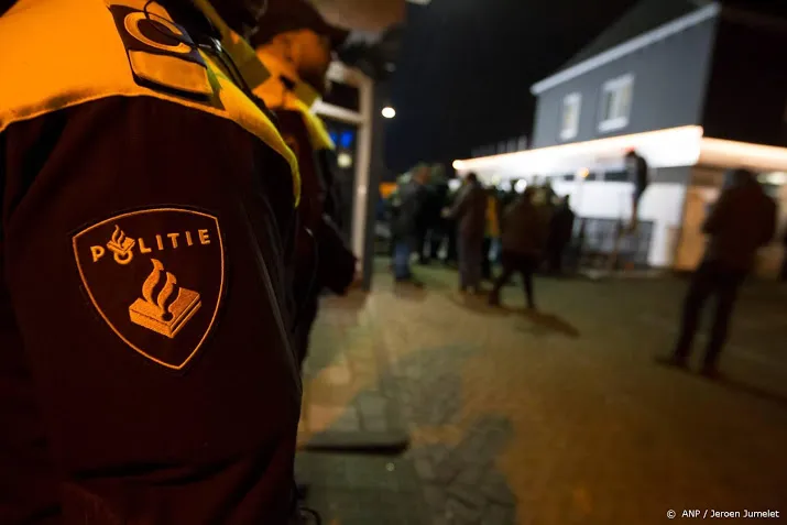 om taakstraf voor relschoppers om azc heesch