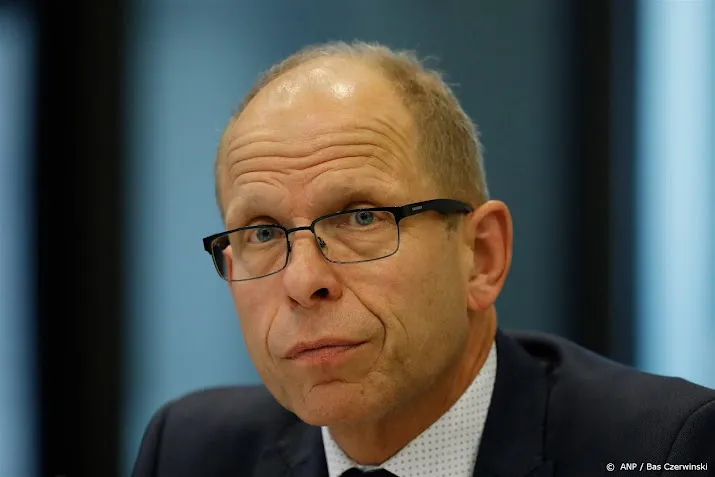 om topman na ovv rapport ik kan aanblijven