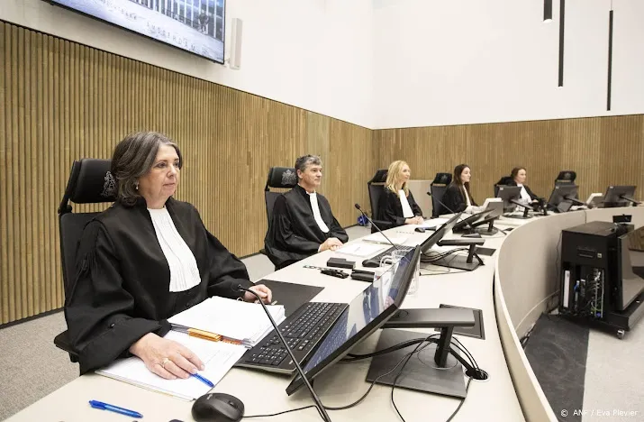 om veel bewijs betrokkenheid pool konrad w bij moord de vries