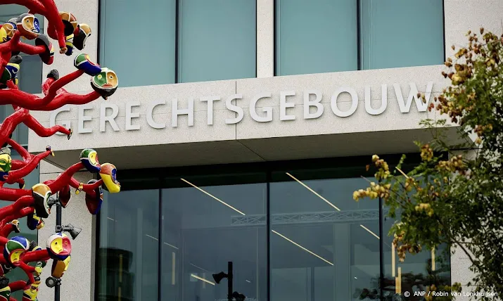 om verdachte van sextortion perste ook vriendinnen af