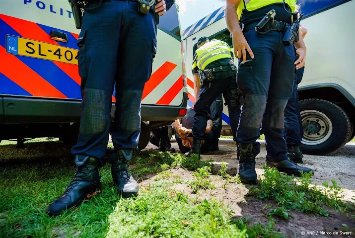 om vervolgt agenten om mishandeling bij coronaprotest malieveld