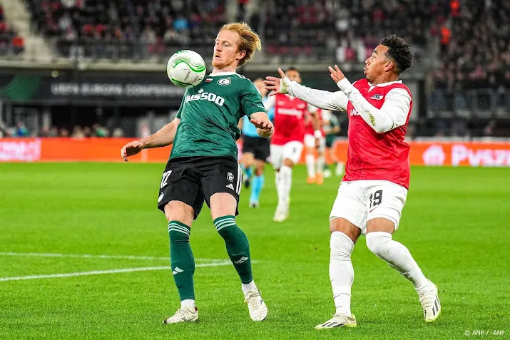 om vervolgt speler legia warschau om mishandeling az beveiliger