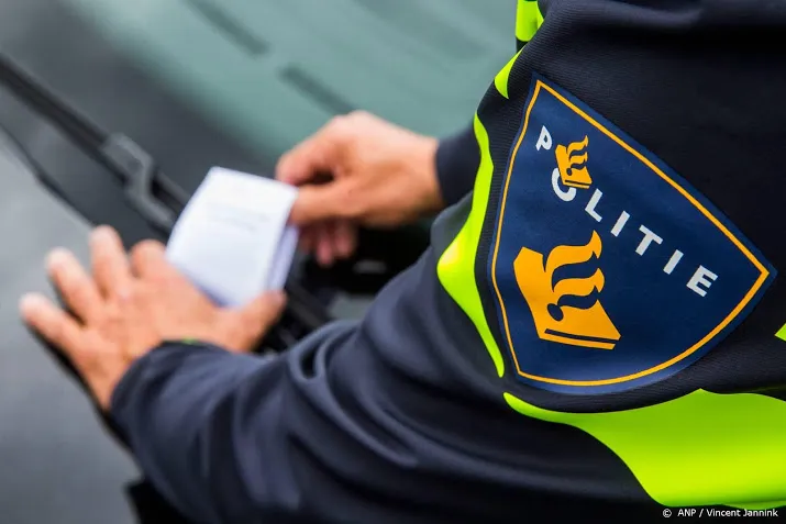 om werkstraf voor agent die boetes zelf hield