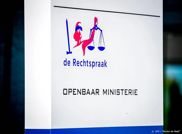 om wil 15 jaar cel voor lek bij marechaussee