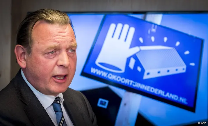 ombudsman vraagt opnieuw excuses overheid aan q koortspatienten