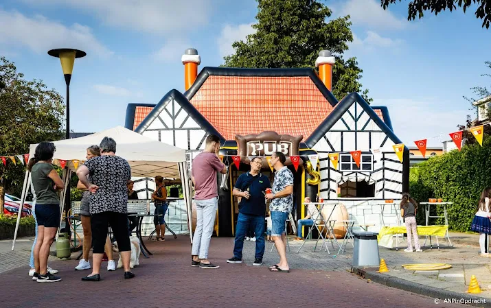 omkijken naar elkaar begint in je eigen buurt tijdens burendag