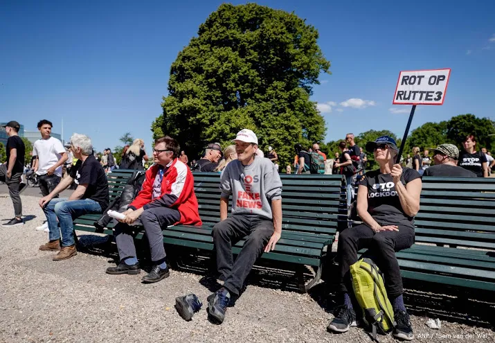 omstanders den haag verspreiden zich na oproep