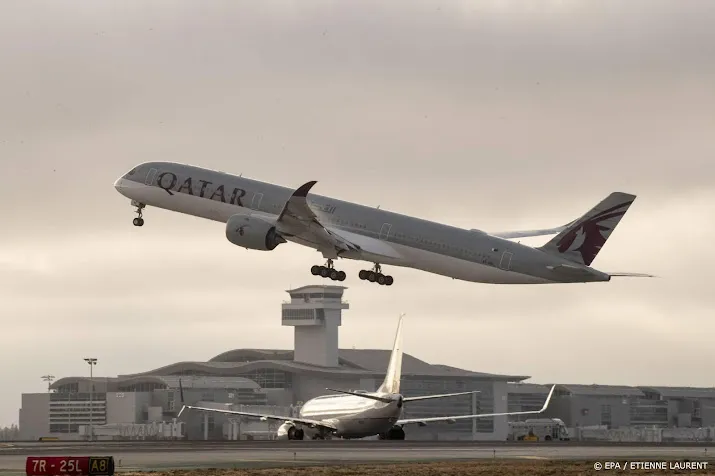omstreden qatar airways boekt recordwinst
