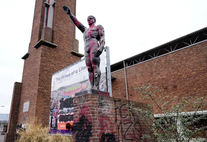 omstreden standbeeld weg bij olympisch stadion