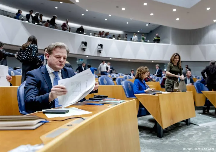 omtzigt reed in dienstauto plasterk naar hotel voor gesprek pers