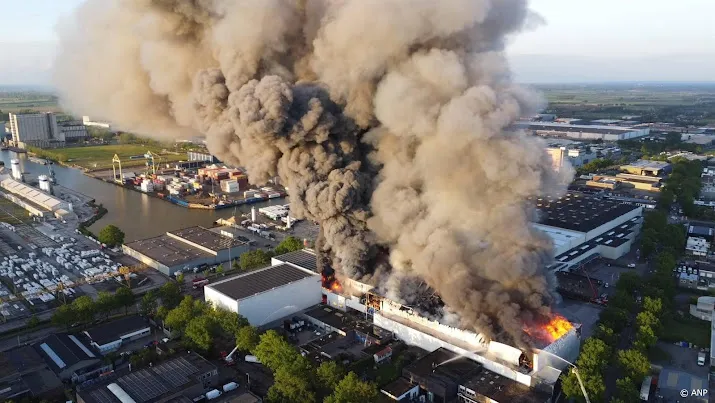 omwonenden grote brand oss nog niet naar huis