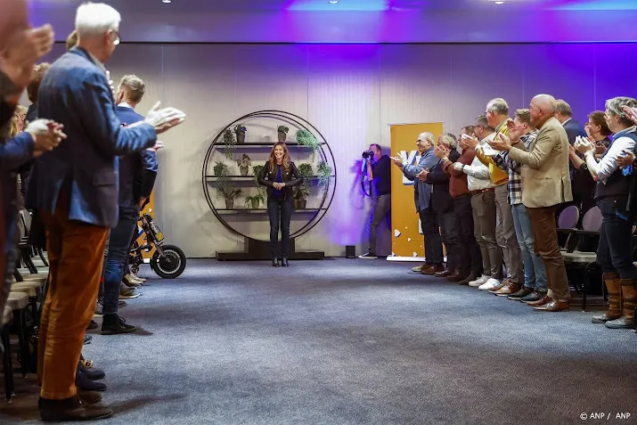 ondanks kritiek staande ovatie voor yesilgoz die steun ervaart