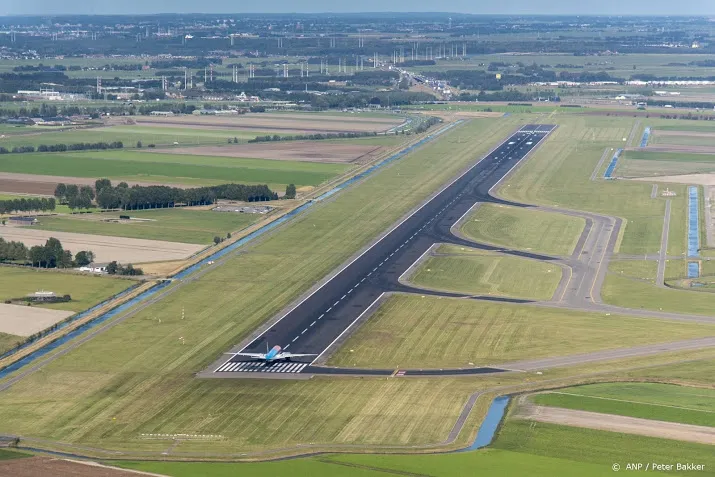 onderhoud polderbaan loopt vertraging op door vrieskou