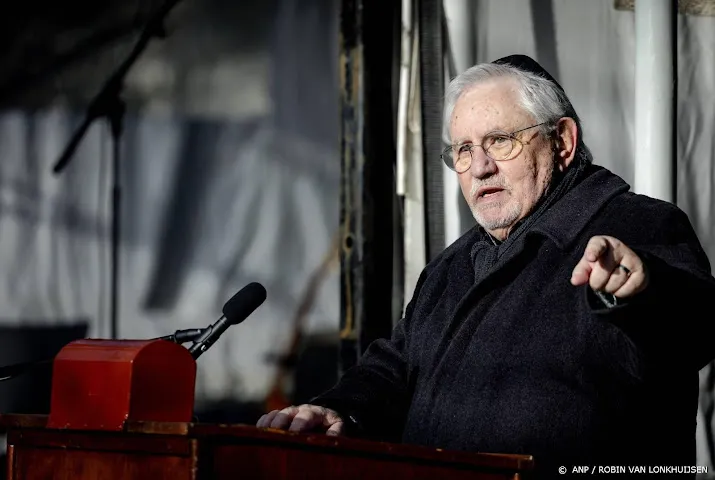onderscheiding voor initiatiefnemer holocaust namenmonument