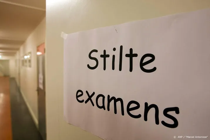 onderwijs overlegt met minister slob over examens