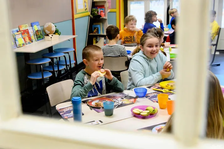 onderwijsbond aob sluiten scholen is helaas de enige optie