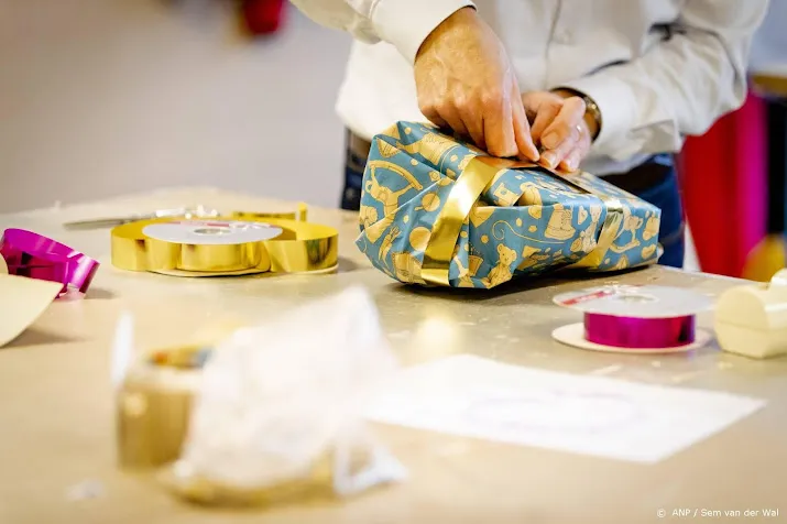 onderzoek kwart besteedt minder aan kerst en sinterklaaskados