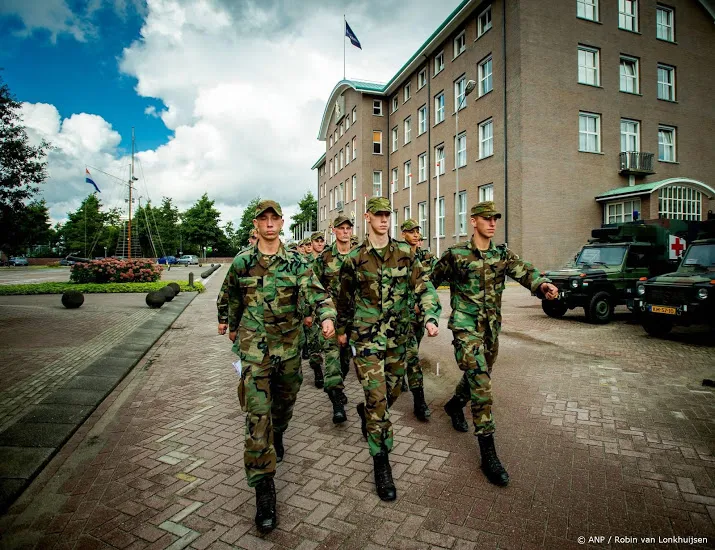 onderzoek naar eu burgers in nederlands leger