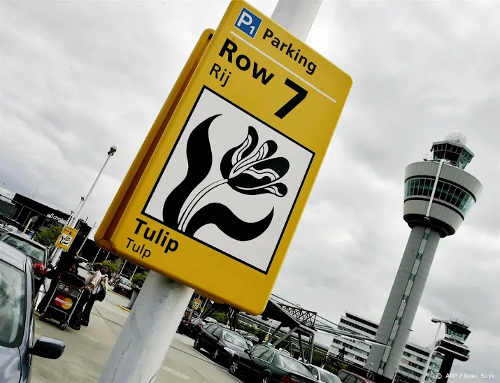 onderzoek parkeren op luchthavens flink duurder deze zomer