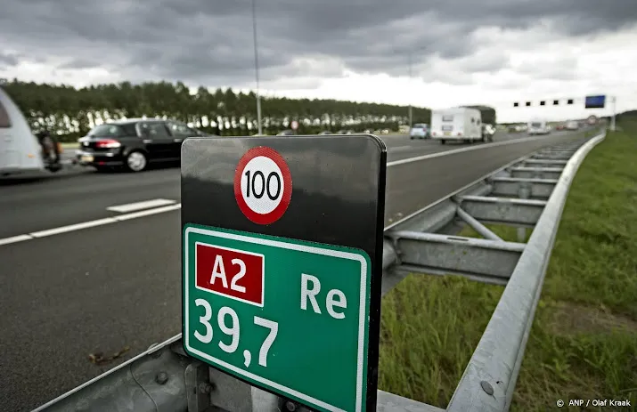 ongeluk met autos op de a2 achter langzaamrijdende vrachtwagens