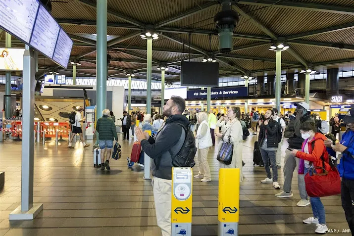 ongeveer 130 vluchten op schiphol geannuleerd om storm isha
