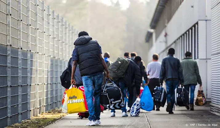 ongeveer 200 asielzoekers opgevangen in kamp zeist