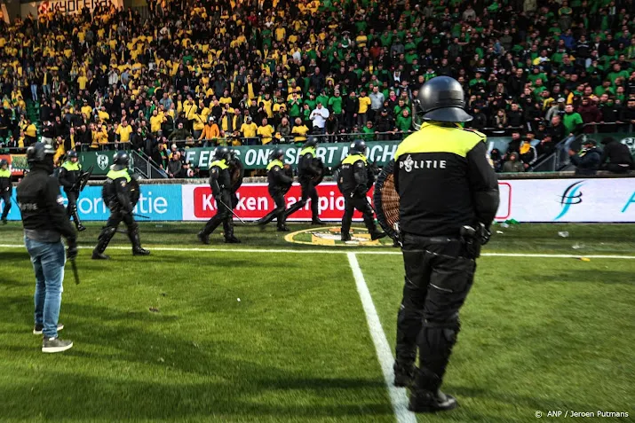 onrustig bij stadion na mislopen promotie ado den haag