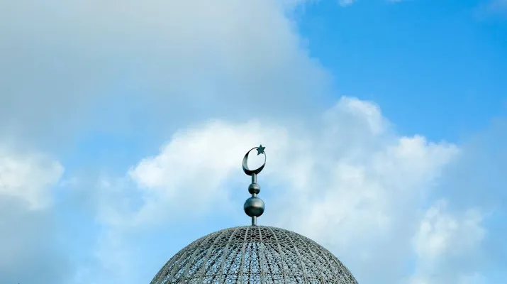 onthoofde pop gevonden bij amsterdamse moskee
