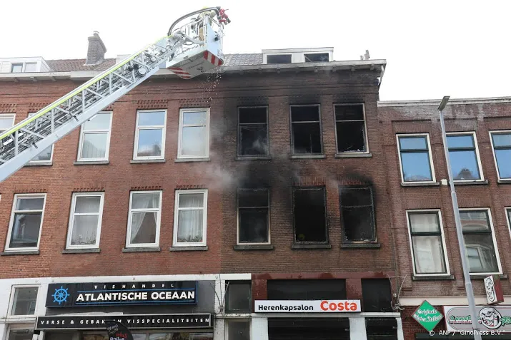 ontkennende verdachte fatale brandstichting blijft in de cel