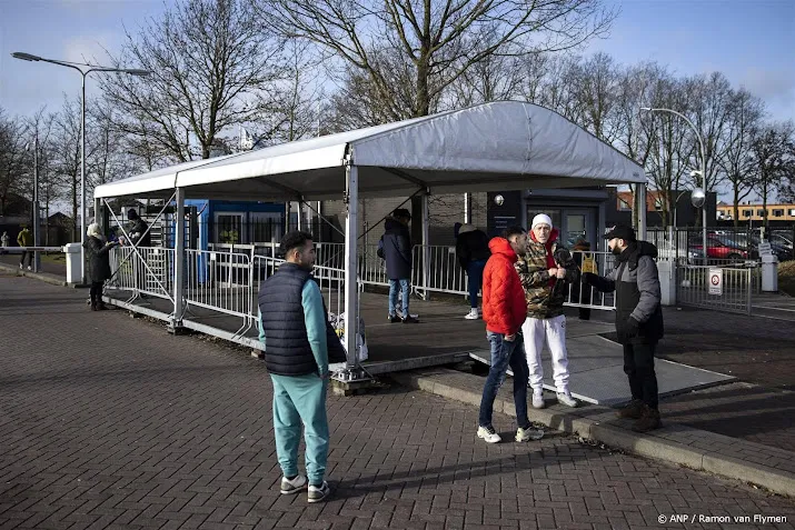 onzeker of het lukt asielzoekers ter apel onder 2000 te krijgen