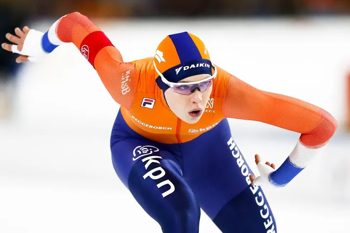 onzeker schaatsseizoen begint in thialf met nk afstanden