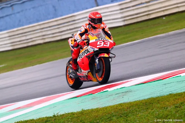 oogarts laat marquez drie maanden na val weer op de motor rijden