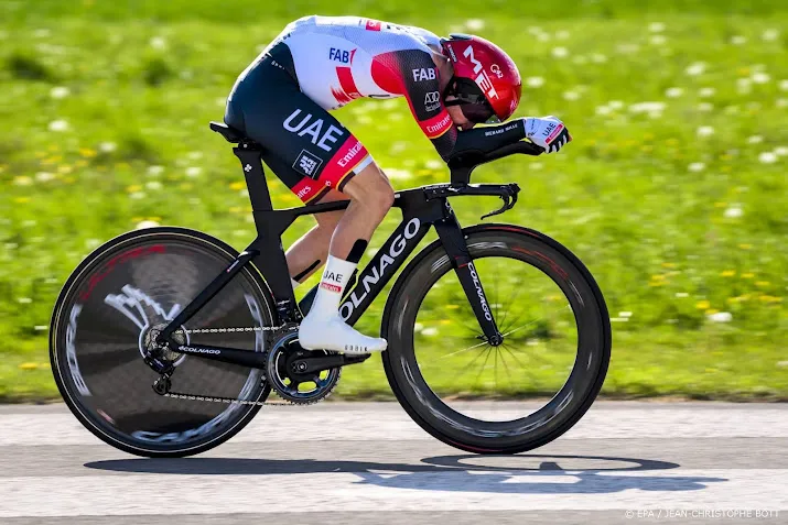ook corona bij renners uae team emirates en ef education