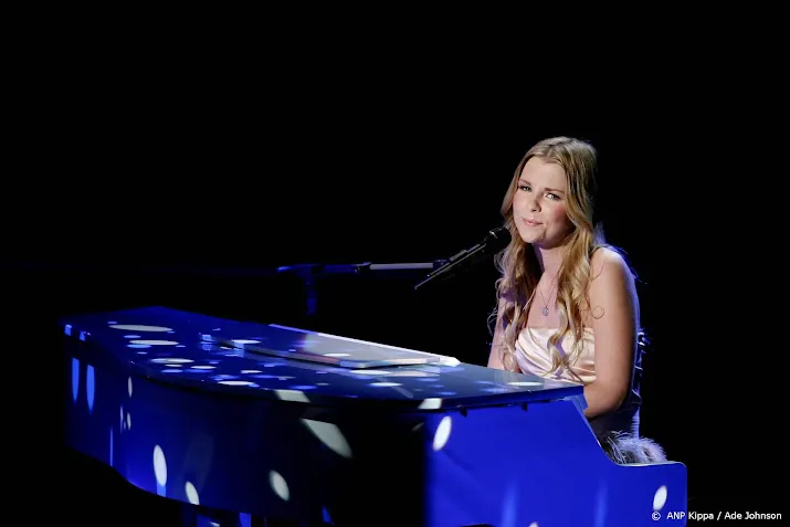 ook jennifer ewbank meldt incidenten bij the voice
