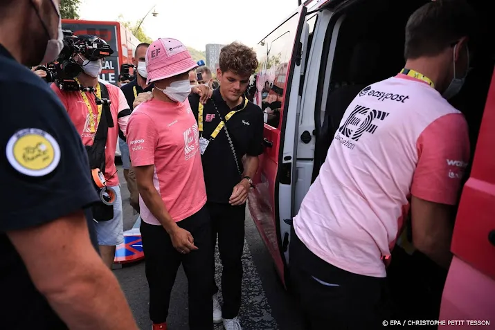ook kopman carapaz van ef education easypost staakt tour na val